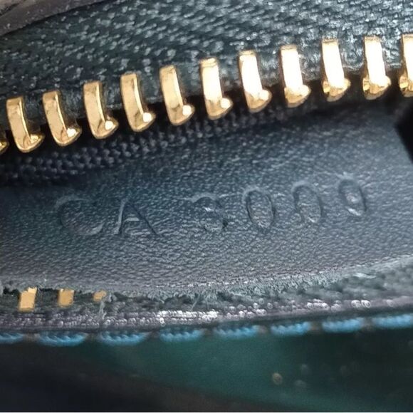 Auth Louis Vuitton Petroleum Green Vernis Patent Monogram Pochette SoBe Clutch - Picture 8 of 9